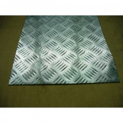 Blacha aluminiowa ryflowana o wymiarach 1000 mm x 2000 mm.